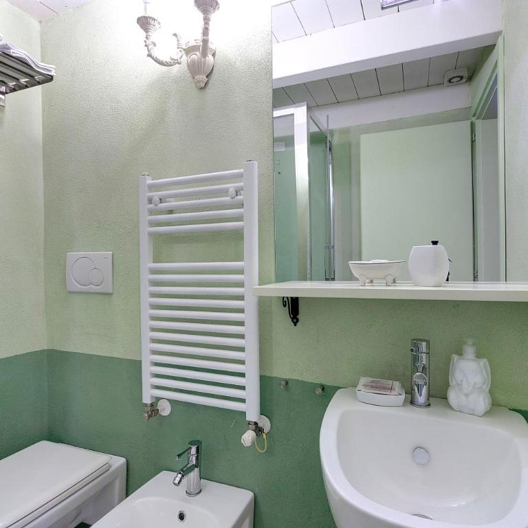 LM Suites Spagna - Camera Matrimoniale - 34