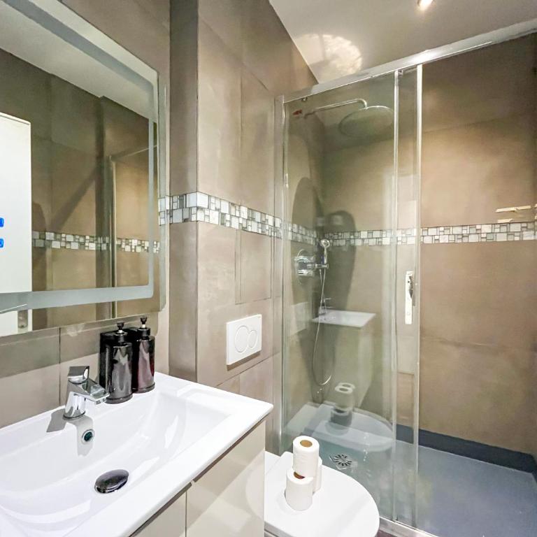 UrbanFlat 204 et 205 - 2 Studios pour 4 au centre de Paris - Appartement - 6