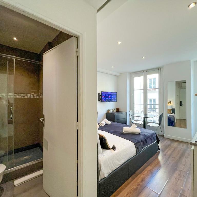UrbanFlat 204 et 205 - 2 Studios pour 4 au centre de Paris - Appartement - 11