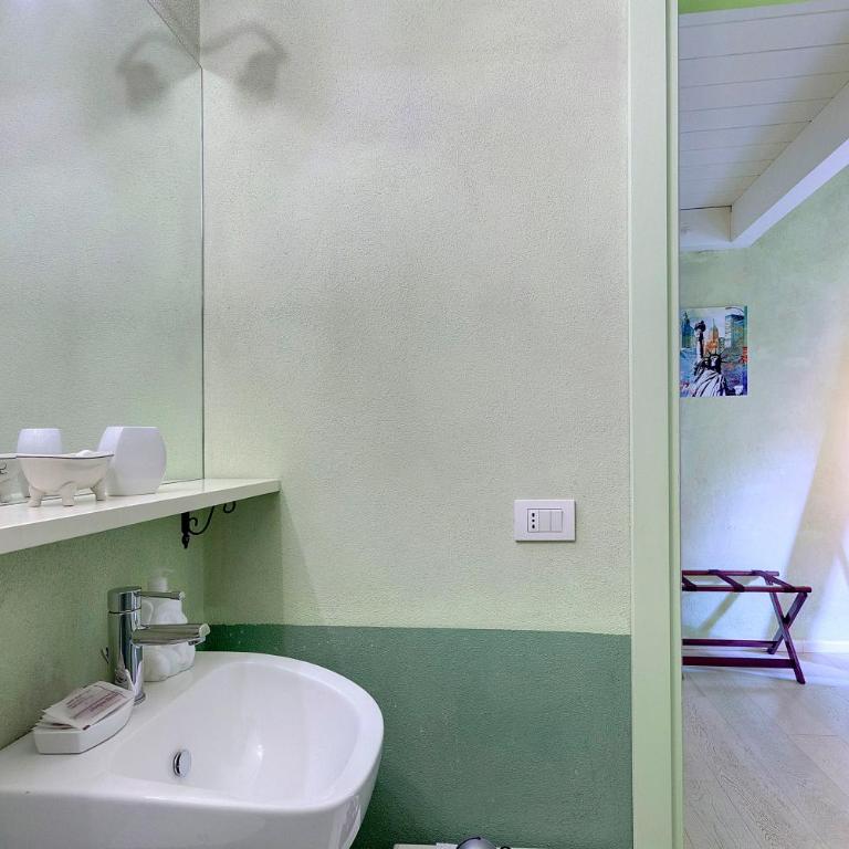LM Suites Spagna - Camera Matrimoniale - 37