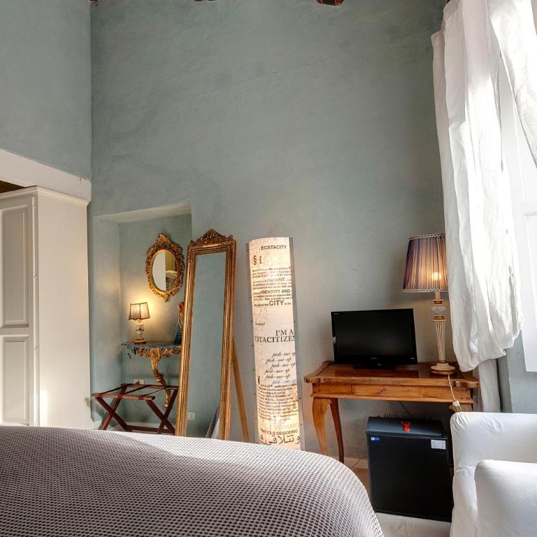 LM Suites Spagna - Camera Matrimoniale - 23