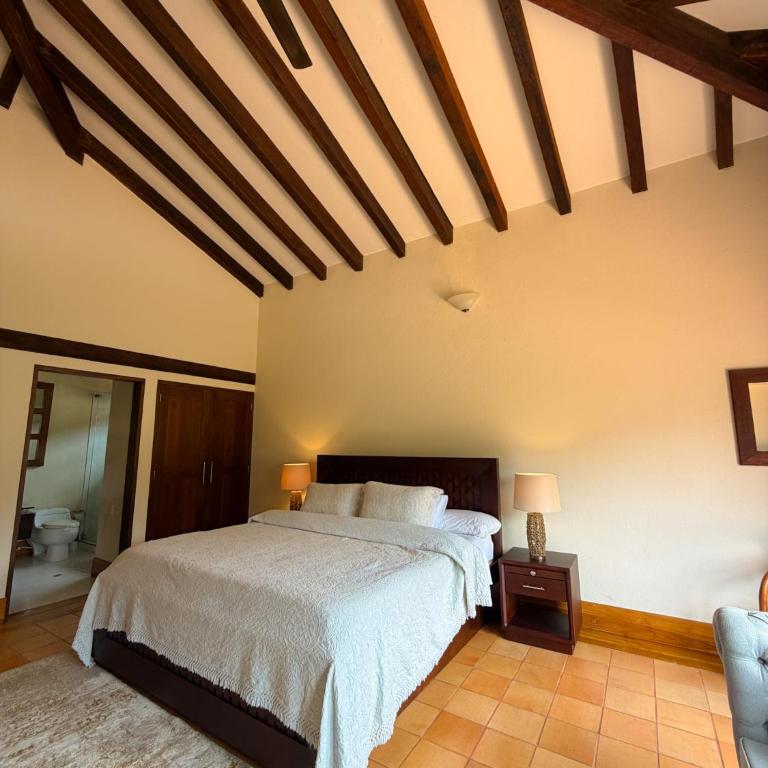 Hotel Boutique Villa Santillana - Suite con vistas a la piscina - 3