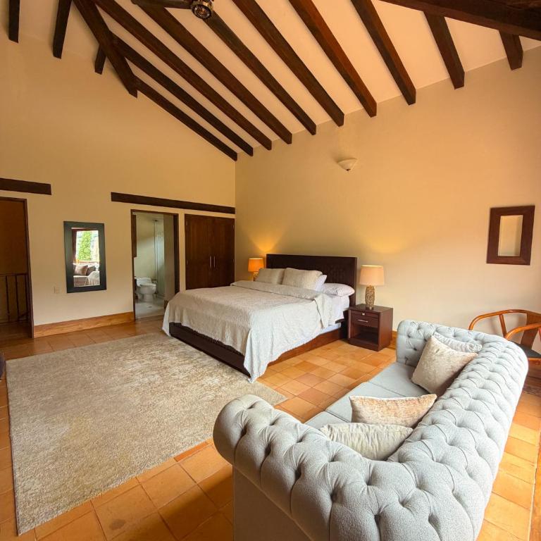 Hotel Boutique Villa Santillana - Suite con vistas a la piscina - 14