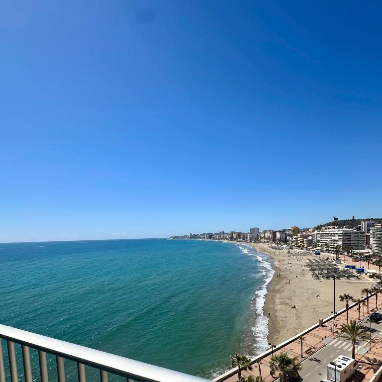 Apartamento con terraza en primera línea de playa de Fuengirola, Atardeceres de Fuengirola - Apartamento de 2 dormitorios con vistas al mar - 1