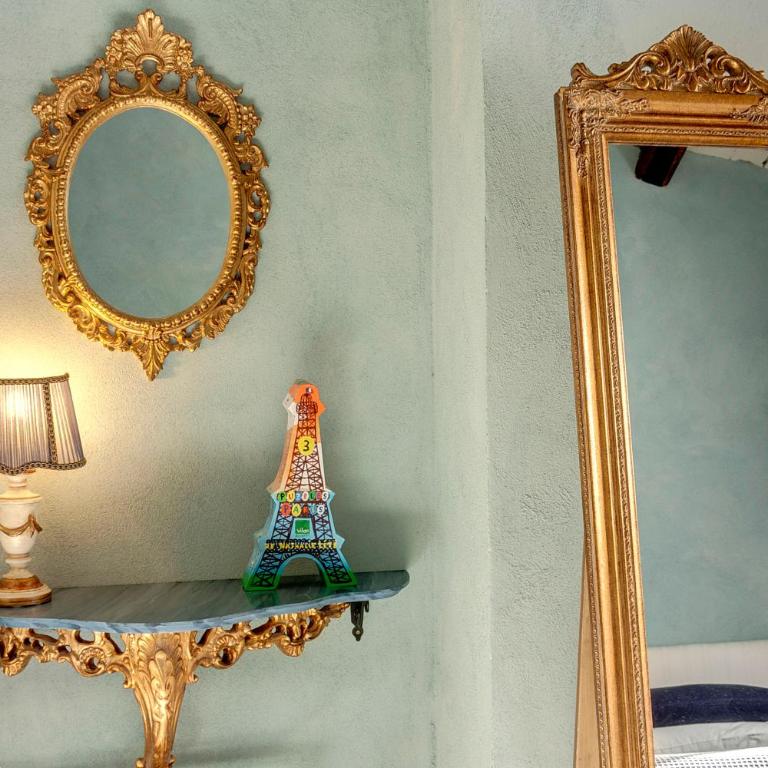 LM Suites Spagna - Camera Matrimoniale - 2