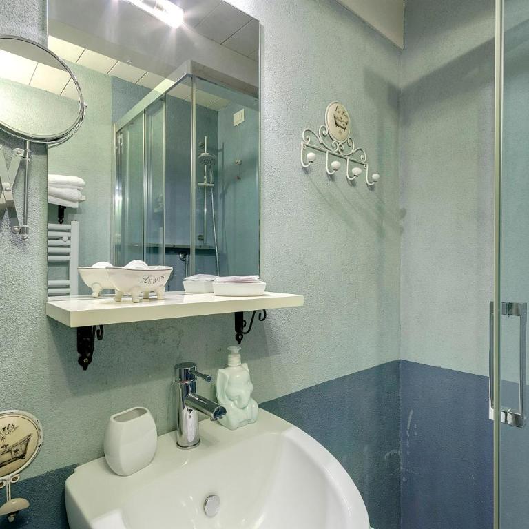 LM Suites Spagna - Camera Matrimoniale - 27