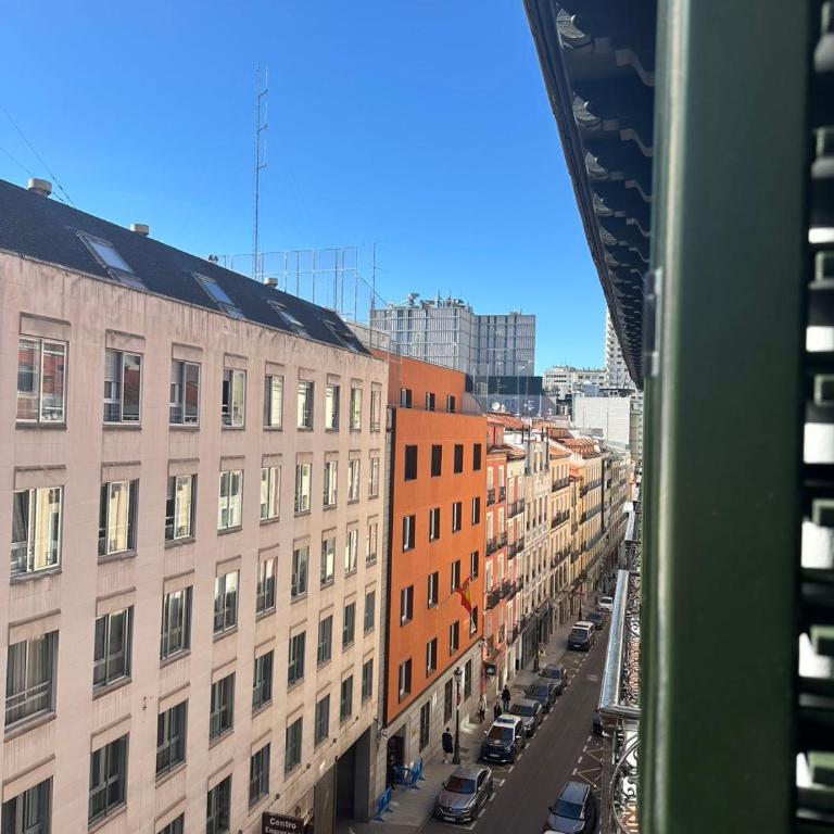 Hostal Palacio Leganitos - Triple Room with City View - 14