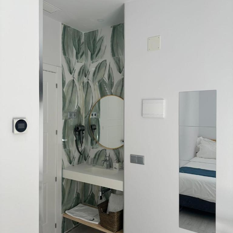Hostal Palacio Leganitos - Triple Room with City View - 7