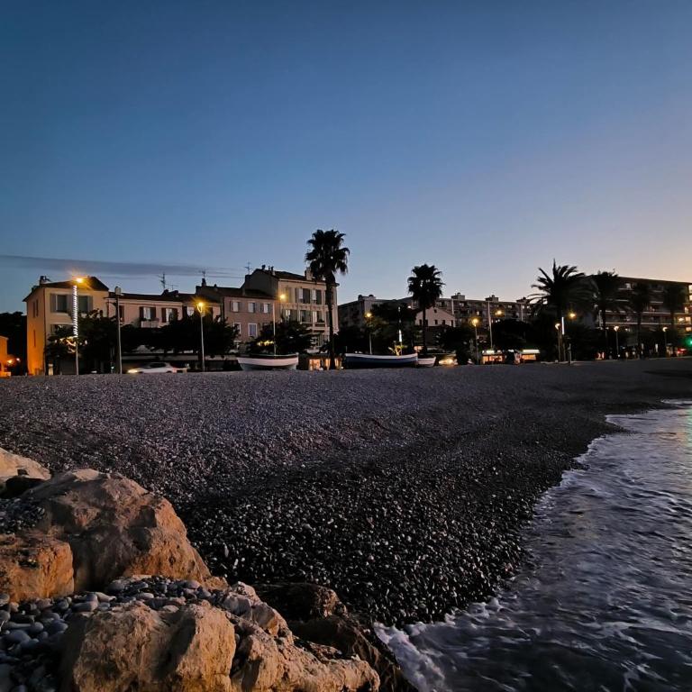 Appartement privé à 50 m de la mer, résidence avec piscine - Appartement 1 Chambre - 22