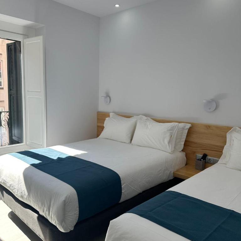 Hostal Palacio Leganitos - Triple Room with City View - 8