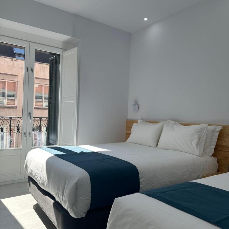 Hostal Palacio Leganitos - Triple Room with City View - 4