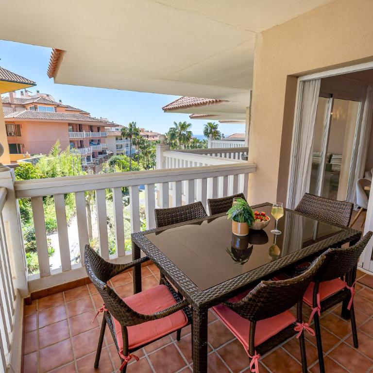 797 HOLIDAY RENTALS - Comodo apartamento con terraza en el Higueron - Apartamento de 3 dormitorios con balcón - 4