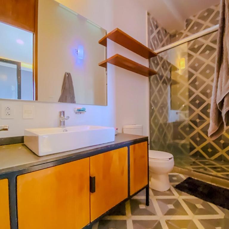Spacious modern and centrally located - Apartamento de 2 dormitorios - 15