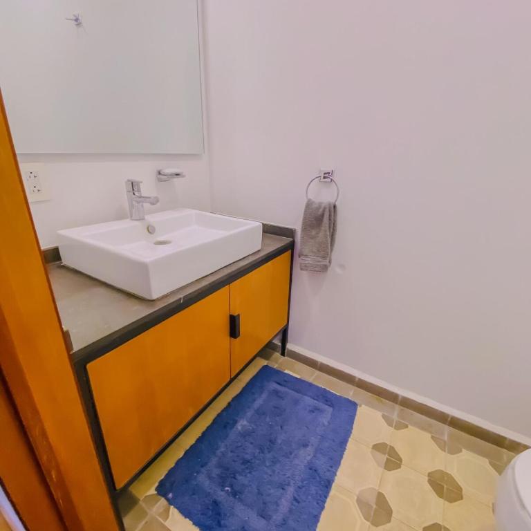 Spacious modern and centrally located - Apartamento de 2 dormitorios - 27