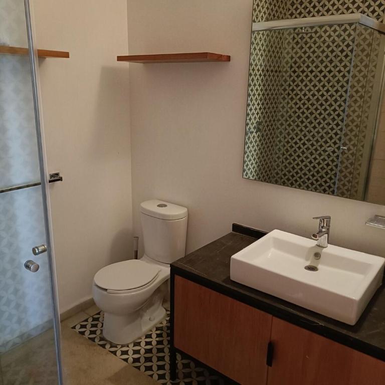 Spacious modern and centrally located - Apartamento de 2 dormitorios - 32