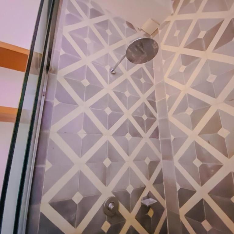Spacious modern and centrally located - Apartamento de 2 dormitorios - 64