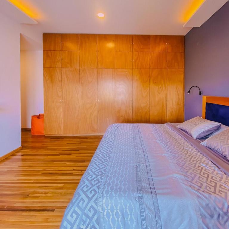 Spacious modern and centrally located - Apartamento de 2 dormitorios - 69