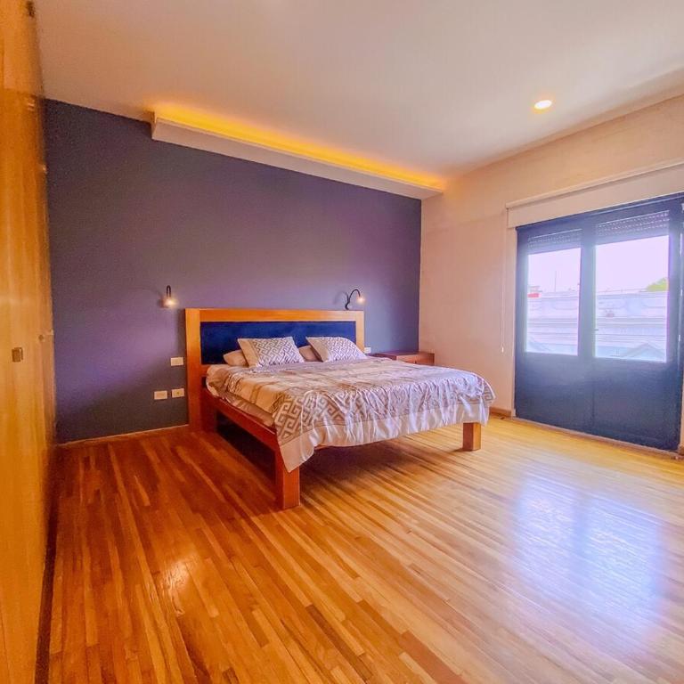 Spacious modern and centrally located - Apartamento de 2 dormitorios - 78