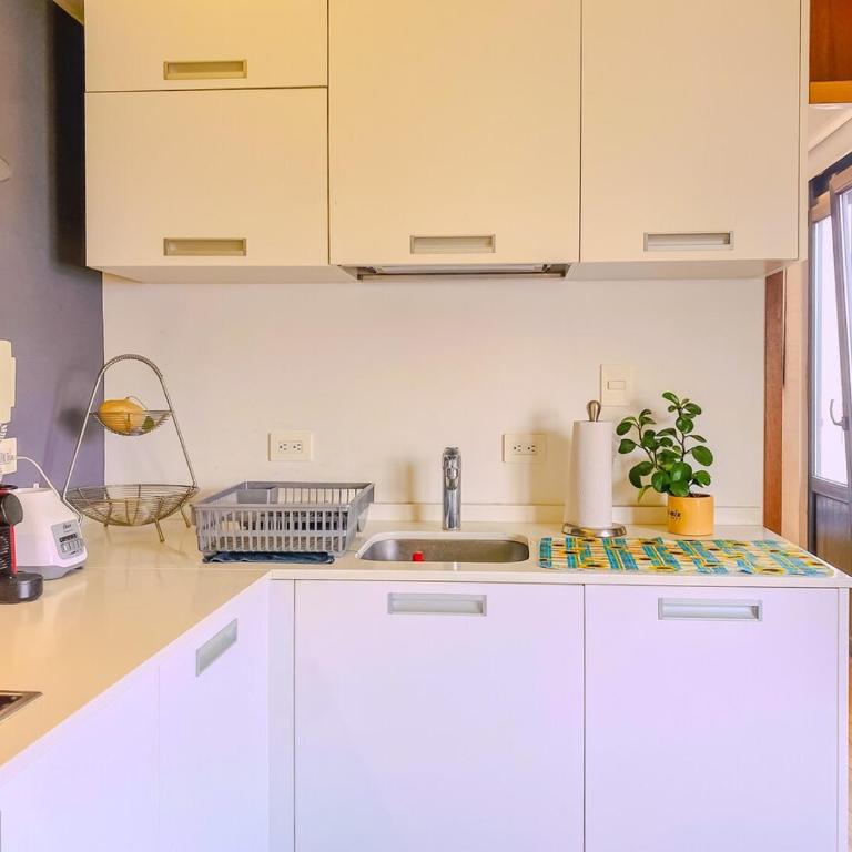 Spacious modern and centrally located - Apartamento de 2 dormitorios - 80