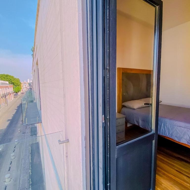 Spacious modern and centrally located - Apartamento de 2 dormitorios - 83