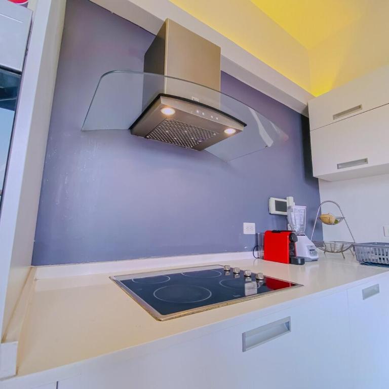 Spacious modern and centrally located - Apartamento de 2 dormitorios - 93
