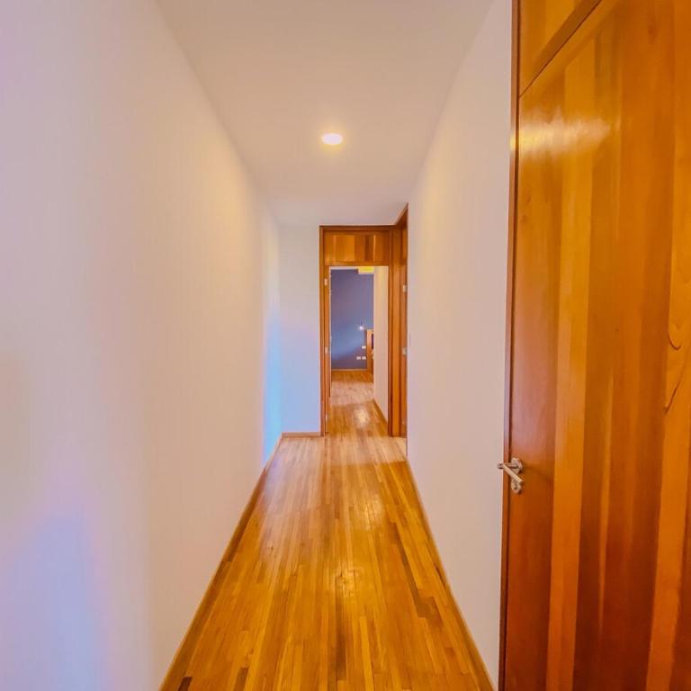 Spacious modern and centrally located - Apartamento de 2 dormitorios - 100