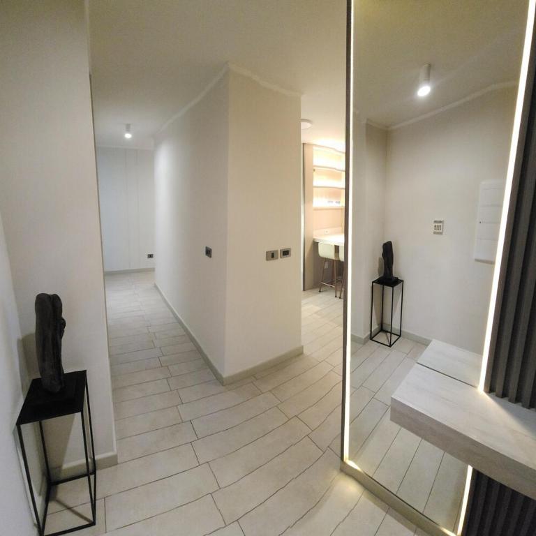 Near financial district, Metro, AC, 3D2B - Three-Bedroom Apartment - 2