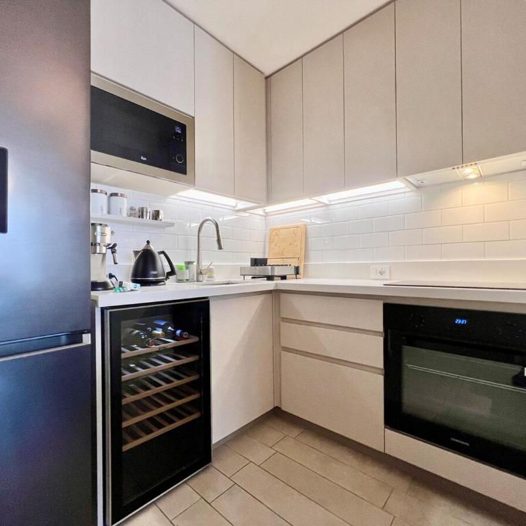 Near financial district, Metro, AC, 3D2B - Three-Bedroom Apartment - 47