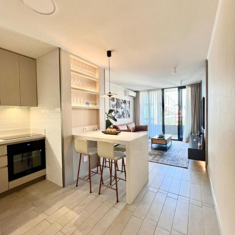 Near financial district, Metro, AC, 3D2B - Three-Bedroom Apartment - 57