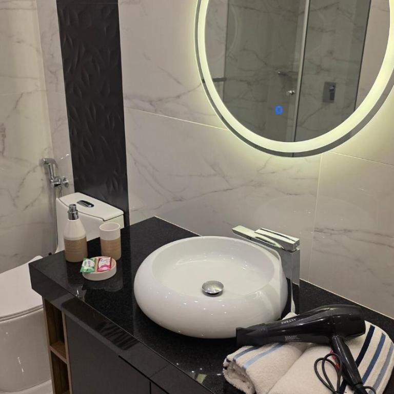 Balcon - Area de trabajo - Gym - Piscina - Sauna - One-Bedroom Apartment - 6