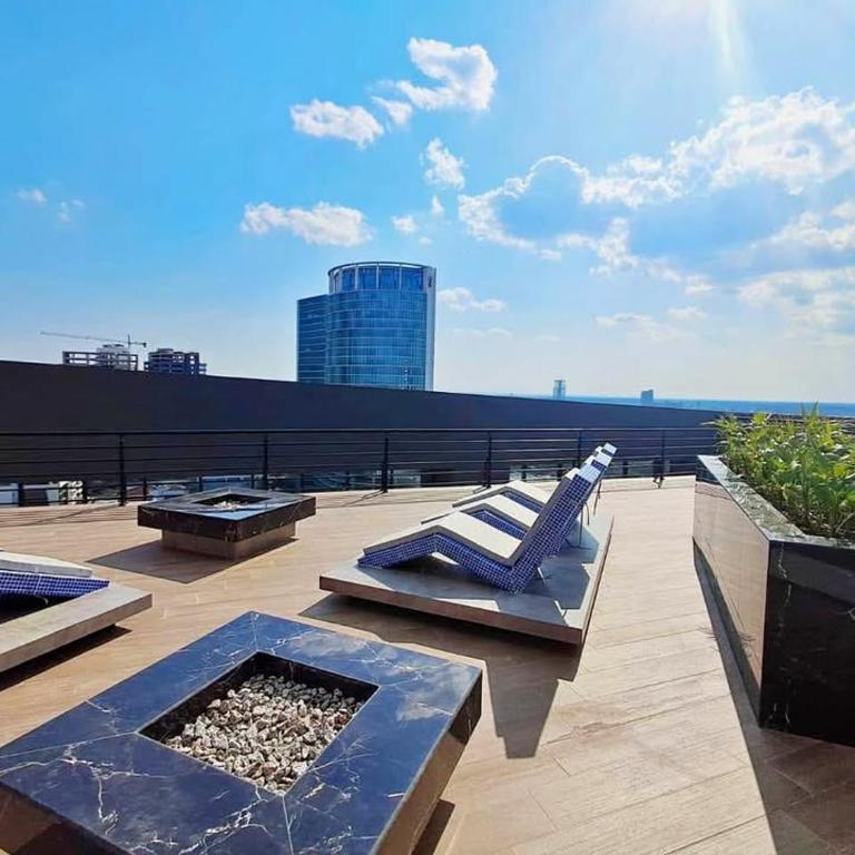 Balcon - Area de trabajo - Gym - Piscina - Sauna - One-Bedroom Apartment - 13