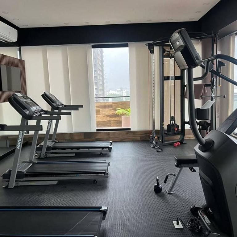 Balcon - Area de trabajo - Gym - Piscina - Sauna - One-Bedroom Apartment - 19