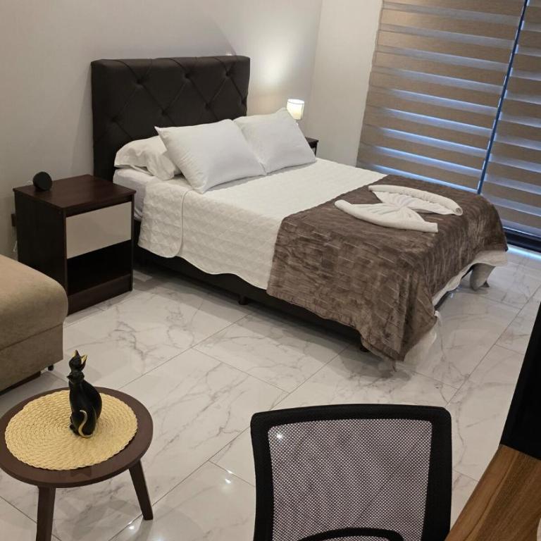 Balcon - Area de trabajo - Gym - Piscina - Sauna - One-Bedroom Apartment - 24