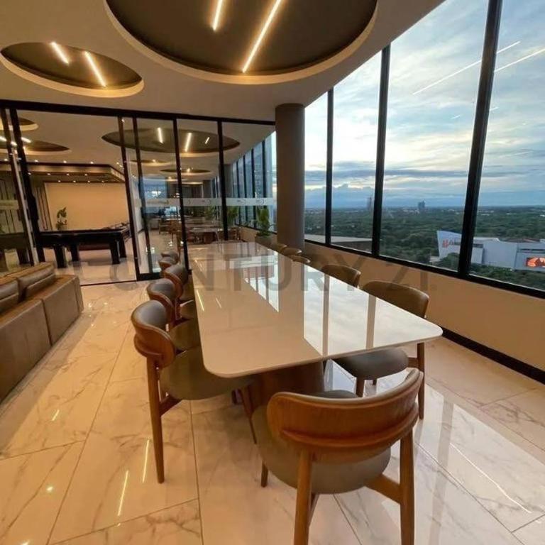 Balcon - Area de trabajo - Gym - Piscina - Sauna - One-Bedroom Apartment - 42