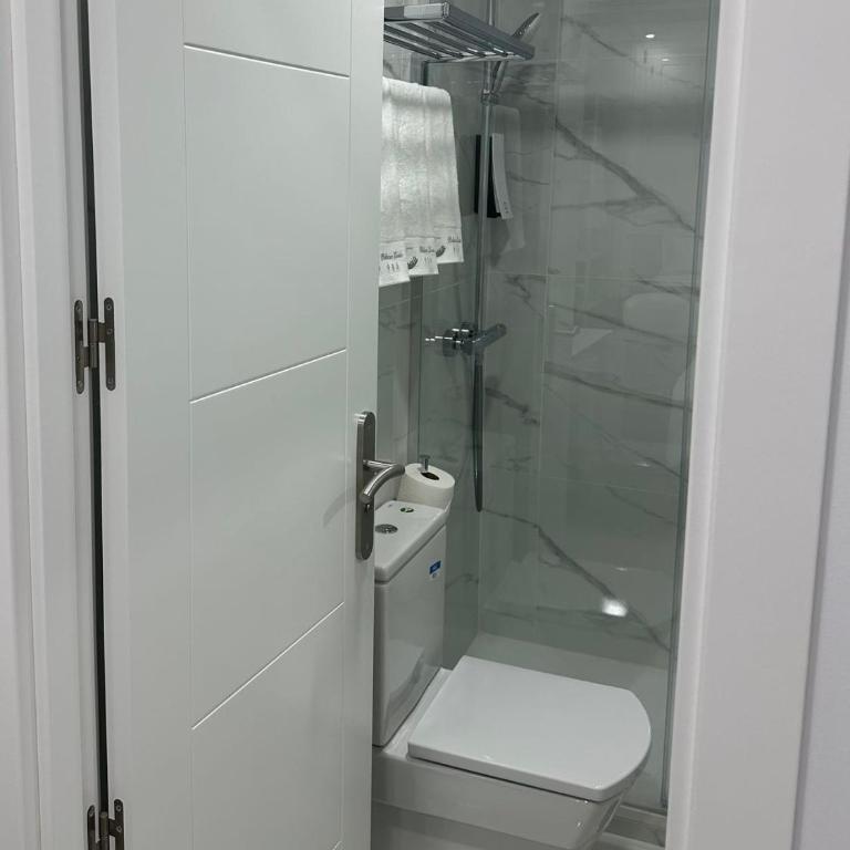 Hostal Palacio Leganitos - Triple Room with Private Bathroom - 6
