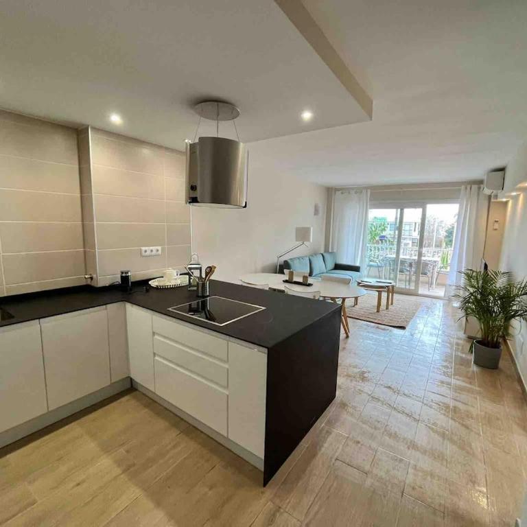 Modern central Apartment steps from Puerto Marina - Two-Bedroom Apartment - 4