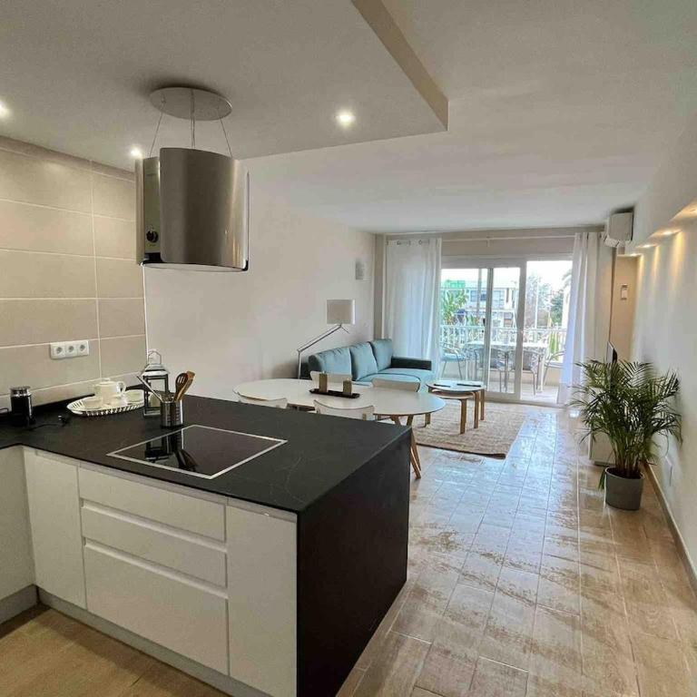 Modern central Apartment steps from Puerto Marina - Two-Bedroom Apartment - 17