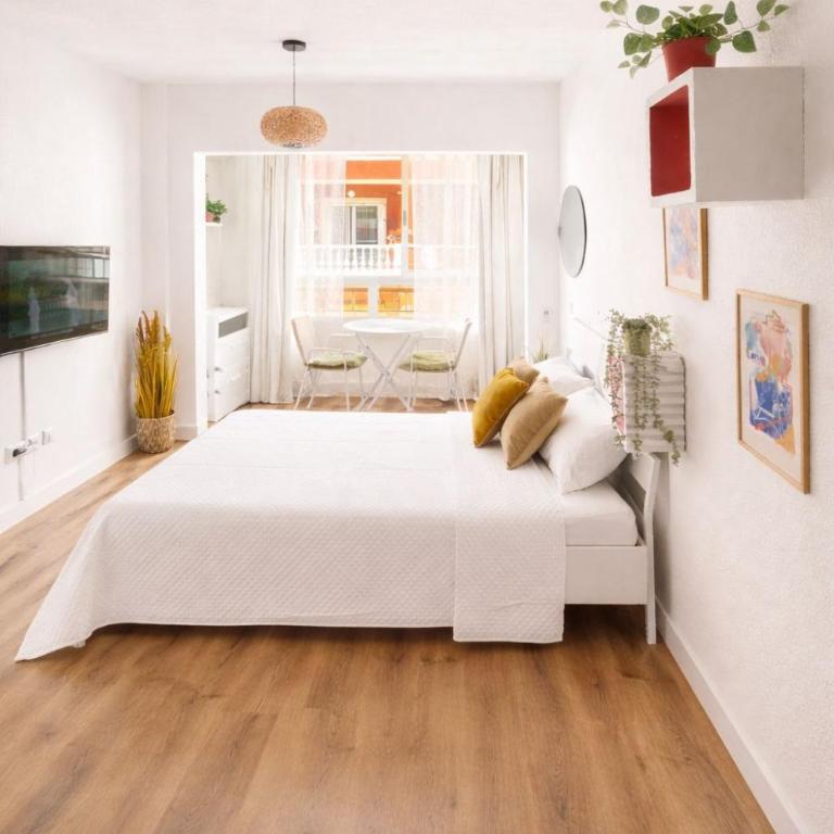 Modern Studio 1 min Walk to Playa Los Locos - Apartamento - 1