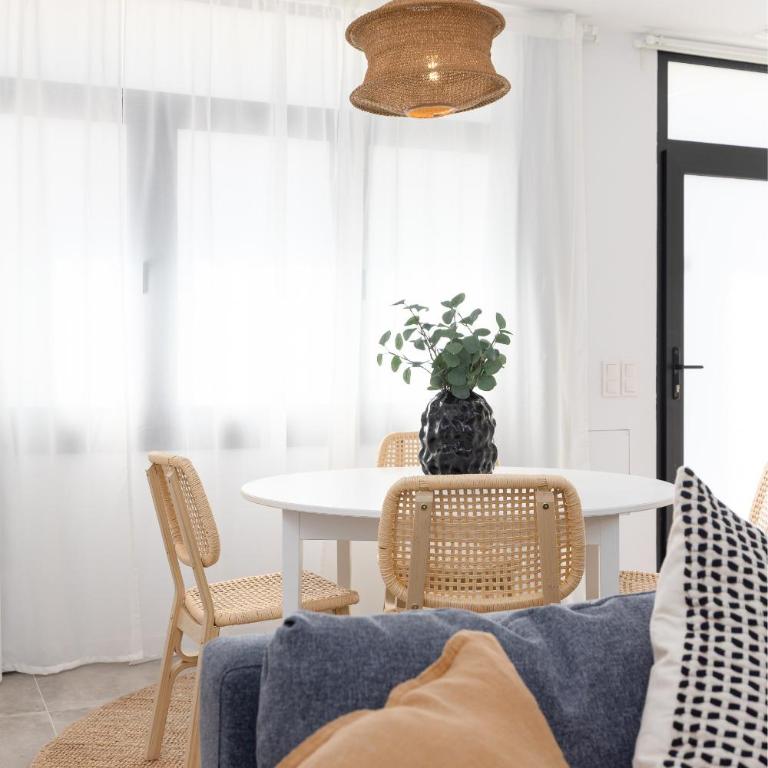 ApartUP Cabanyal Station A - Studio - Disability Access - 12