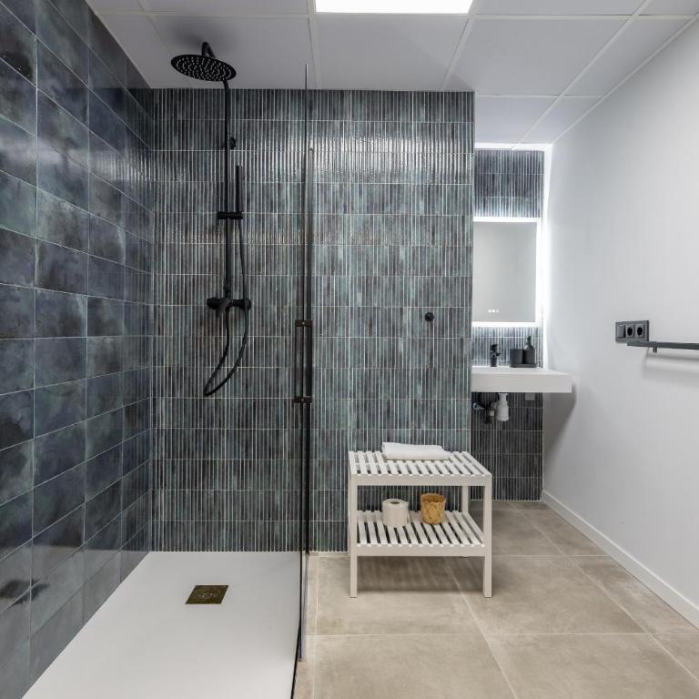 ApartUP Cabanyal Station A - Studio - Disability Access - 27