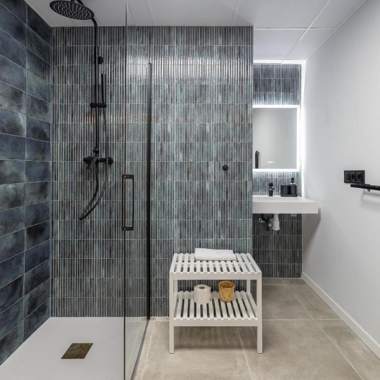 ApartUP Cabanyal Station A - Studio - Disability Access - 26