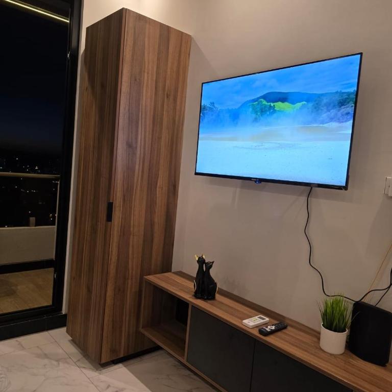 Balcon piso 17 - Escritorio - Piscina - Gym - One-Bedroom Apartment - 8
