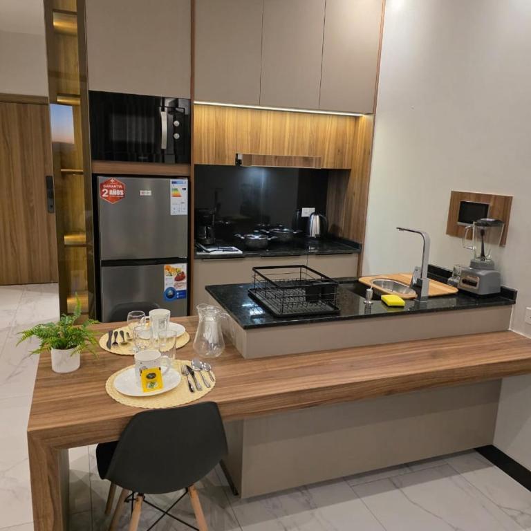 Balcon piso 17 - Escritorio - Piscina - Gym - One-Bedroom Apartment - 13