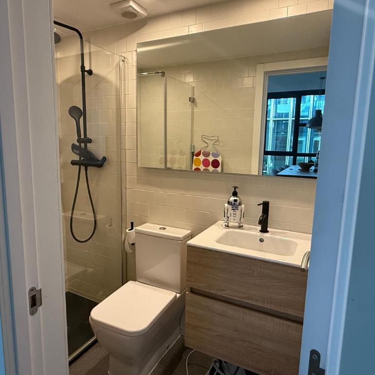 Spacious Loft with Terrace - 15min train airport - One-Bedroom Apartment - 1