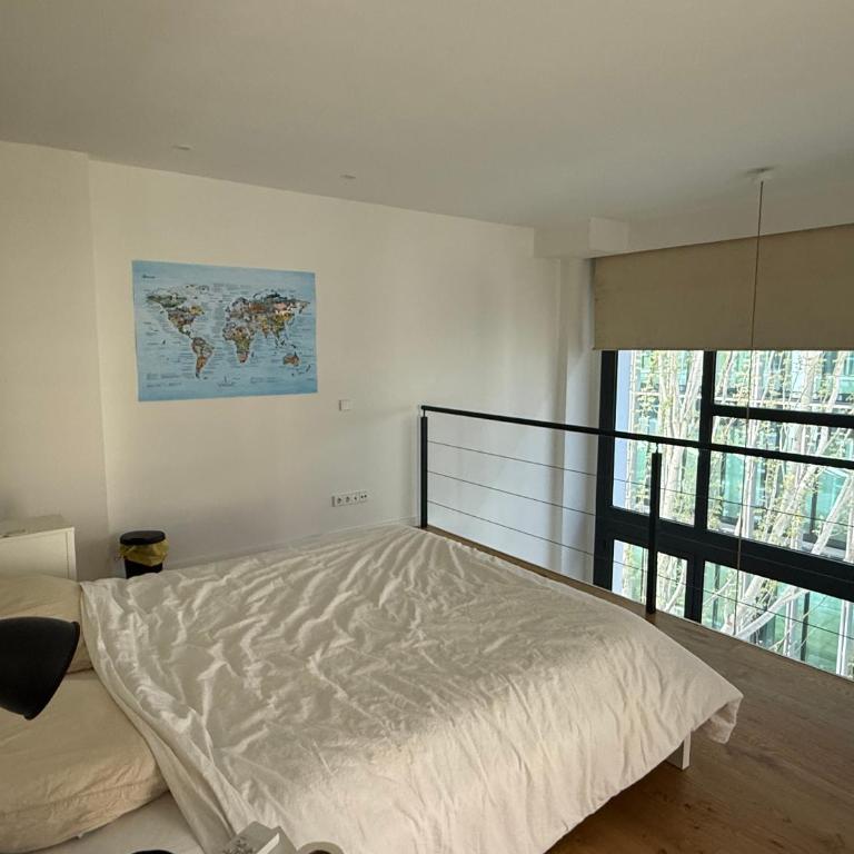 Spacious Loft with Terrace - 15min train airport - One-Bedroom Apartment - 4