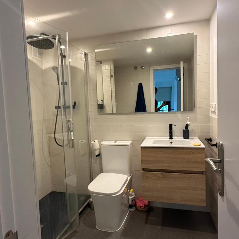 Spacious Loft with Terrace - 15min train airport - One-Bedroom Apartment - 5