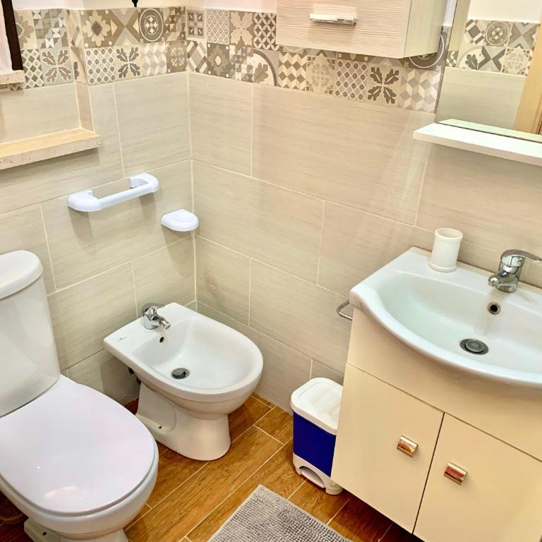 Hip Hop House - 3-minute walk from the Metro - One-Bedroom Apartment - 9