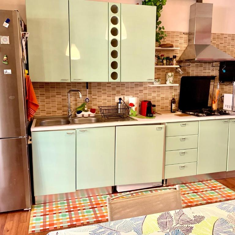 Hip Hop House - 3-minute walk from the Metro - One-Bedroom Apartment - 14
