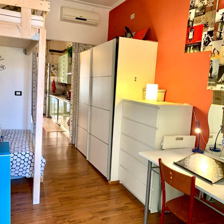 Hip Hop House - 3-minute walk from the Metro - One-Bedroom Apartment - 6