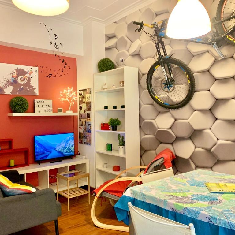 Hip Hop House - 3-minute walk from the Metro - One-Bedroom Apartment - 1